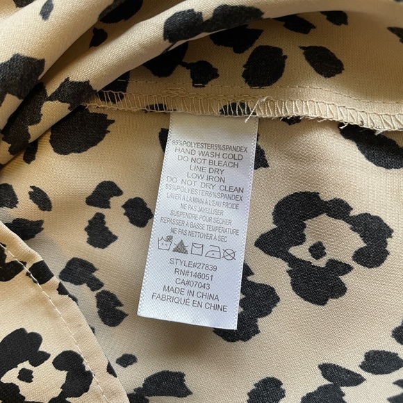 Monteau Cold Shoulder Top - Picture 5 of 6